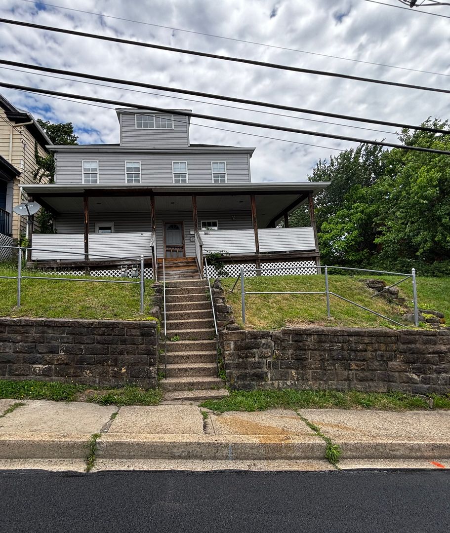 Jeannette Apartment: 507 Gaskill Ave.