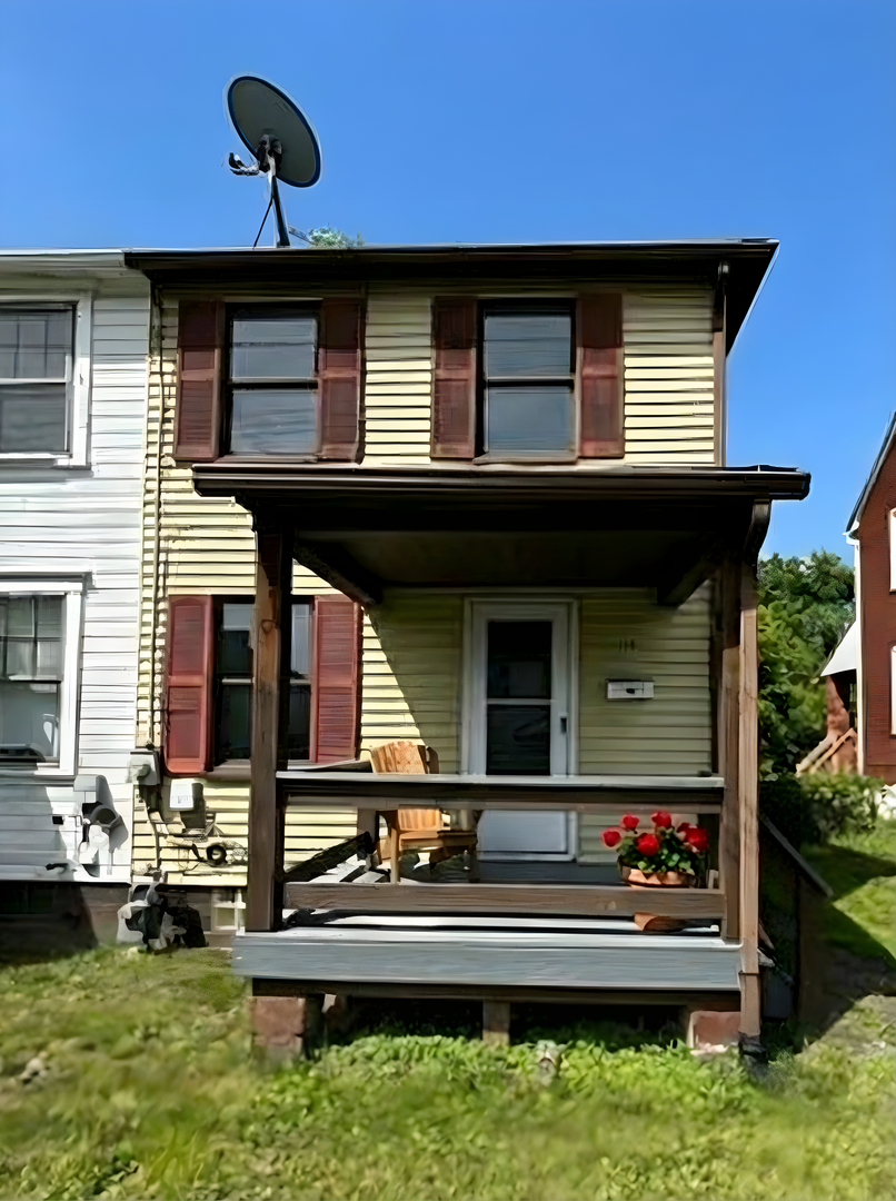 Clairton House: 929 Vankirk St