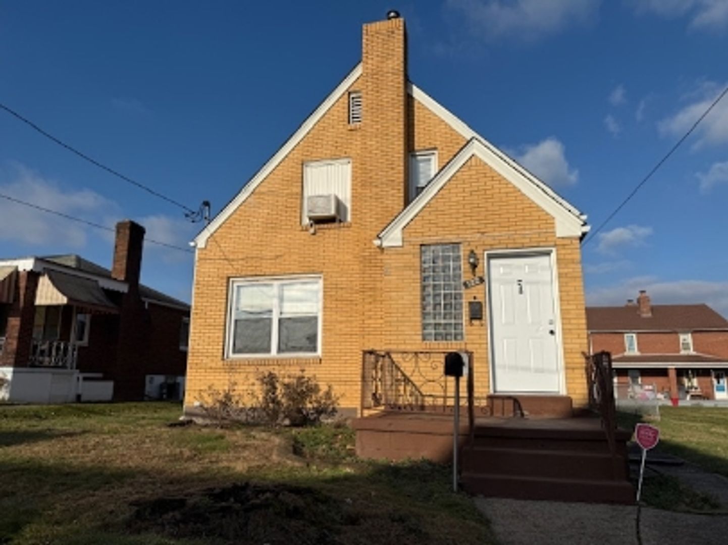 Clairton House: 122 Division Street