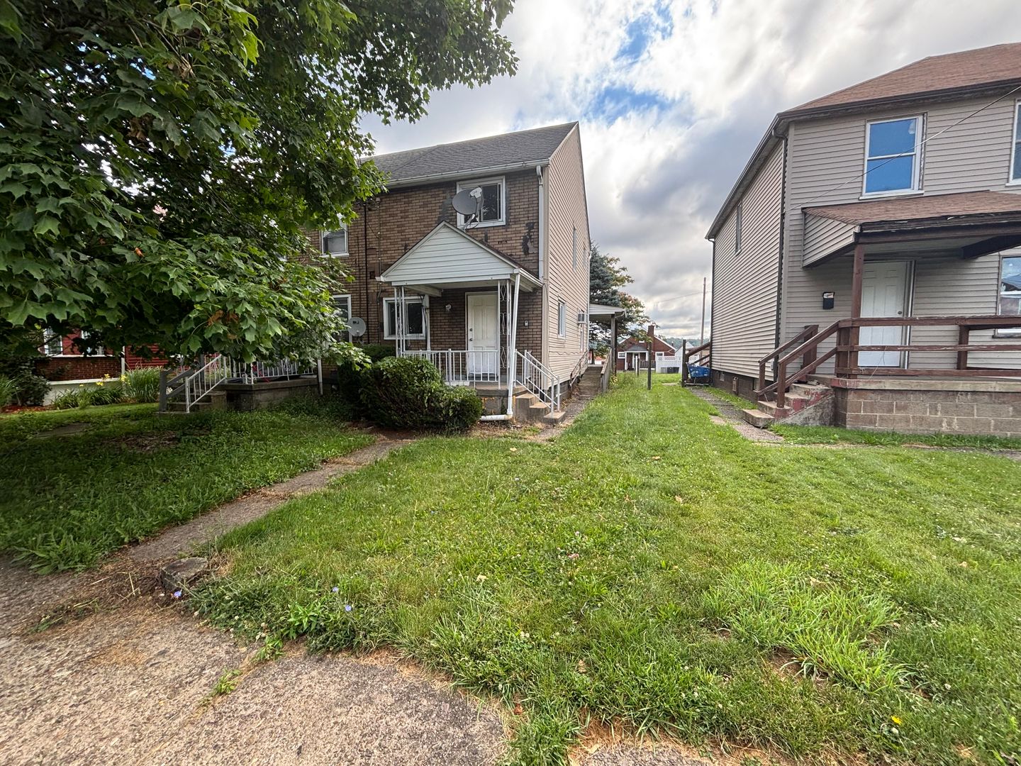 Clairton Townhome: 880 Miller Ave