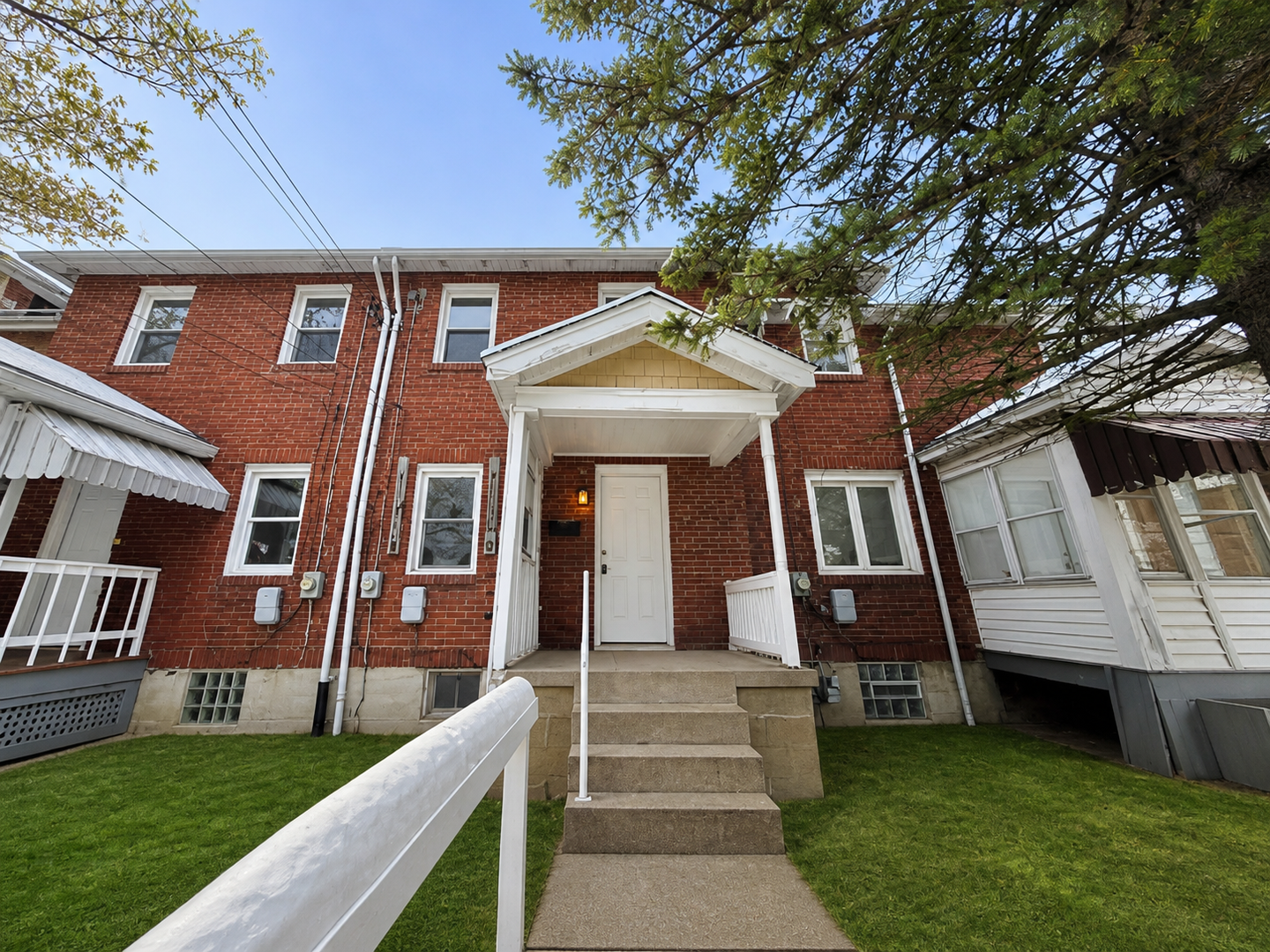 Clairton House: 866 Vankirk St