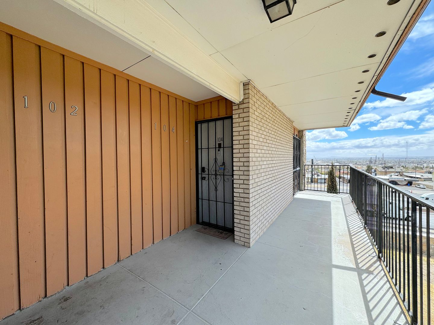 East El Paso Gated Refrig A/C 2bed Townhome w/pool access