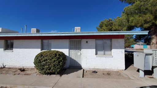 2 bedroom 1 bath apartment close to NMSU! – photo 1