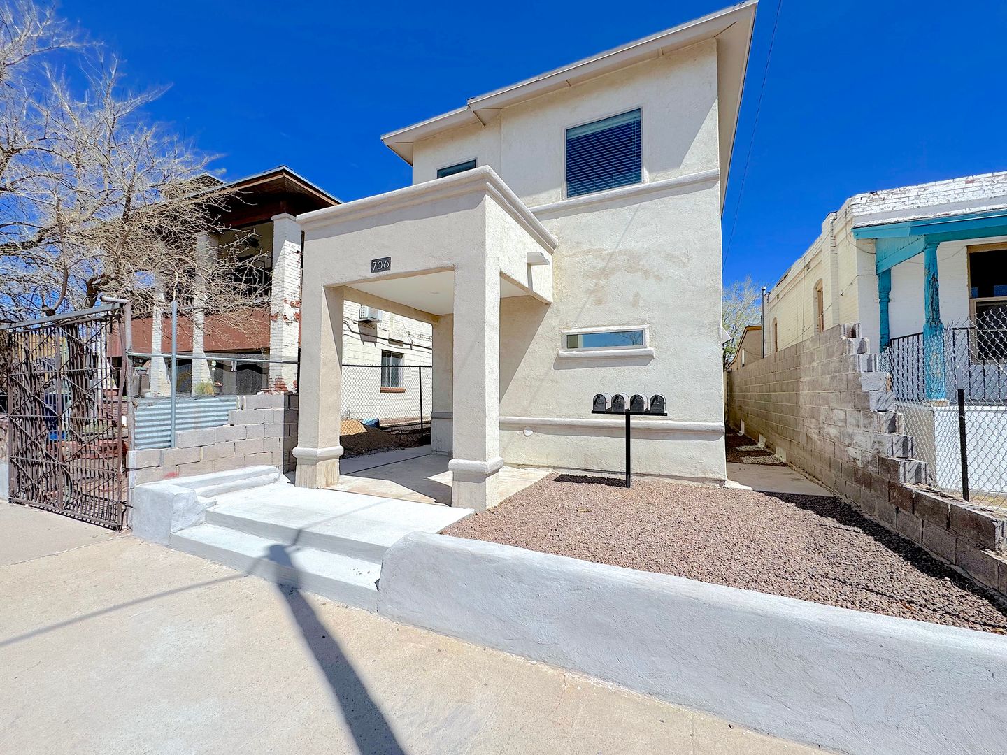 El Paso Apartment: 708 S. Saint Vrain
