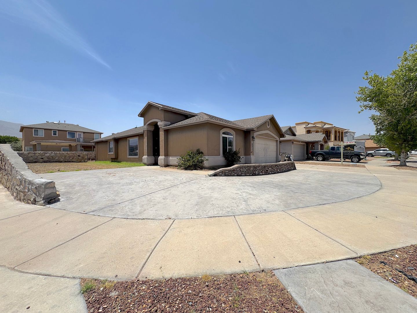 El Paso House: 10925 Coyote Ranch