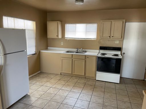 Large 1 bedroom 1 bath For Rent!! – photo 1