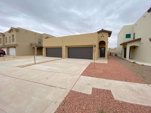 Beautiful 3Bed/2Bath with Refrig A/C!