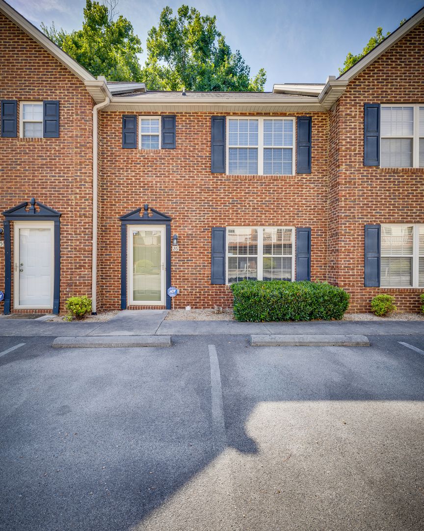 Johnson City House: 1809 W. Lakeview Drive