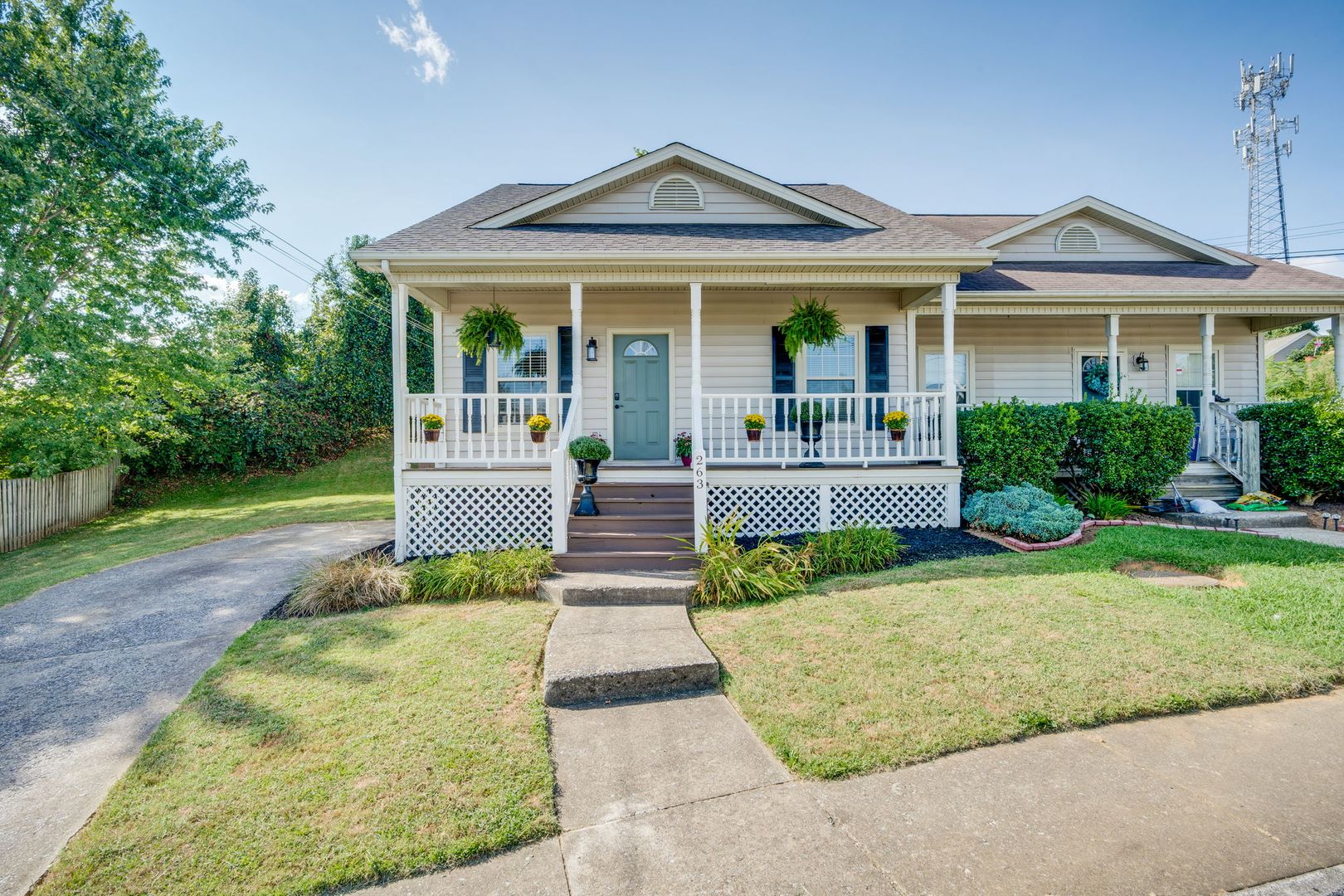 Jonesborough House: 263 Main Street Village Drive