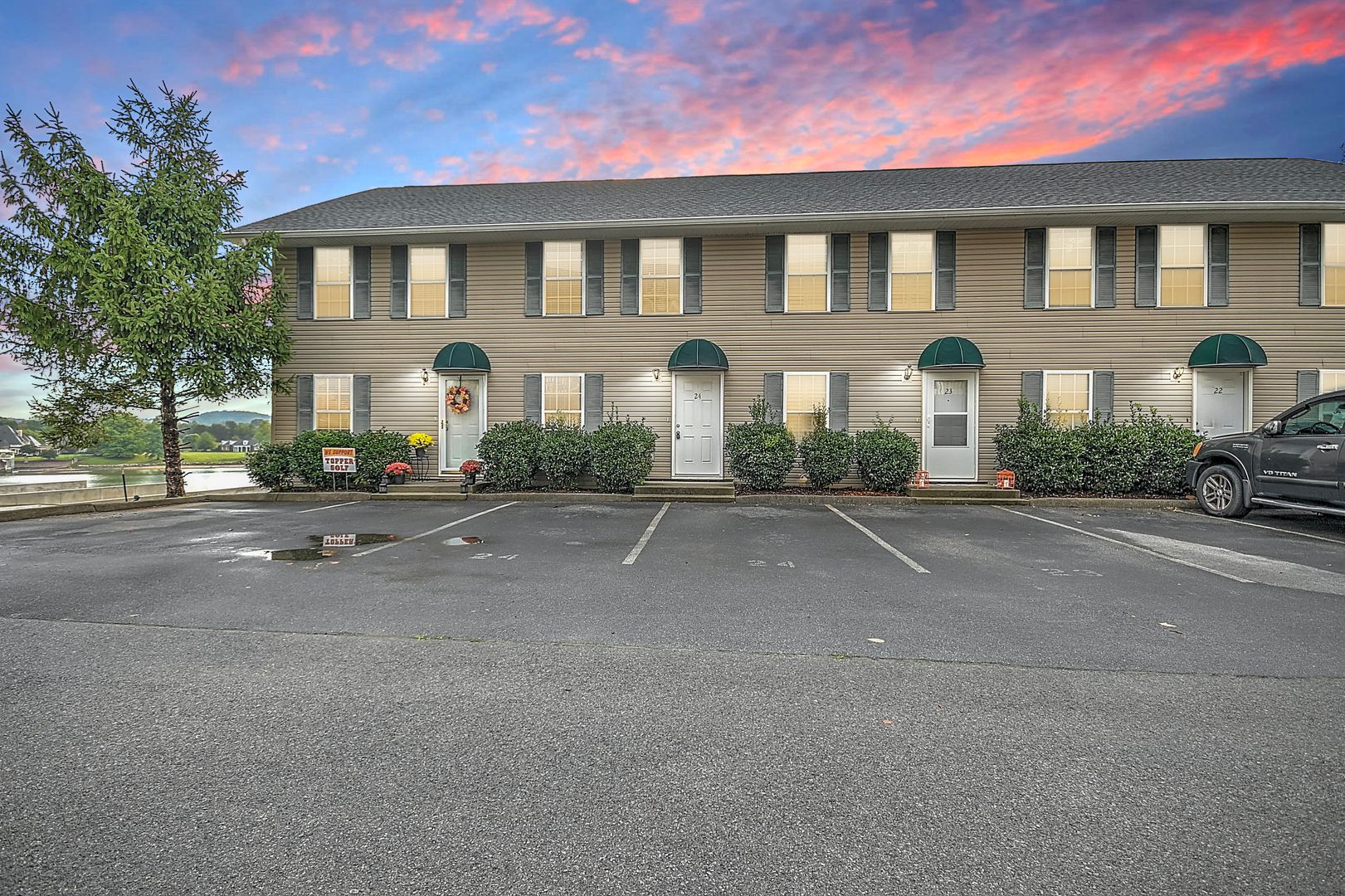 Johnson City House: 24 Lake Village Court