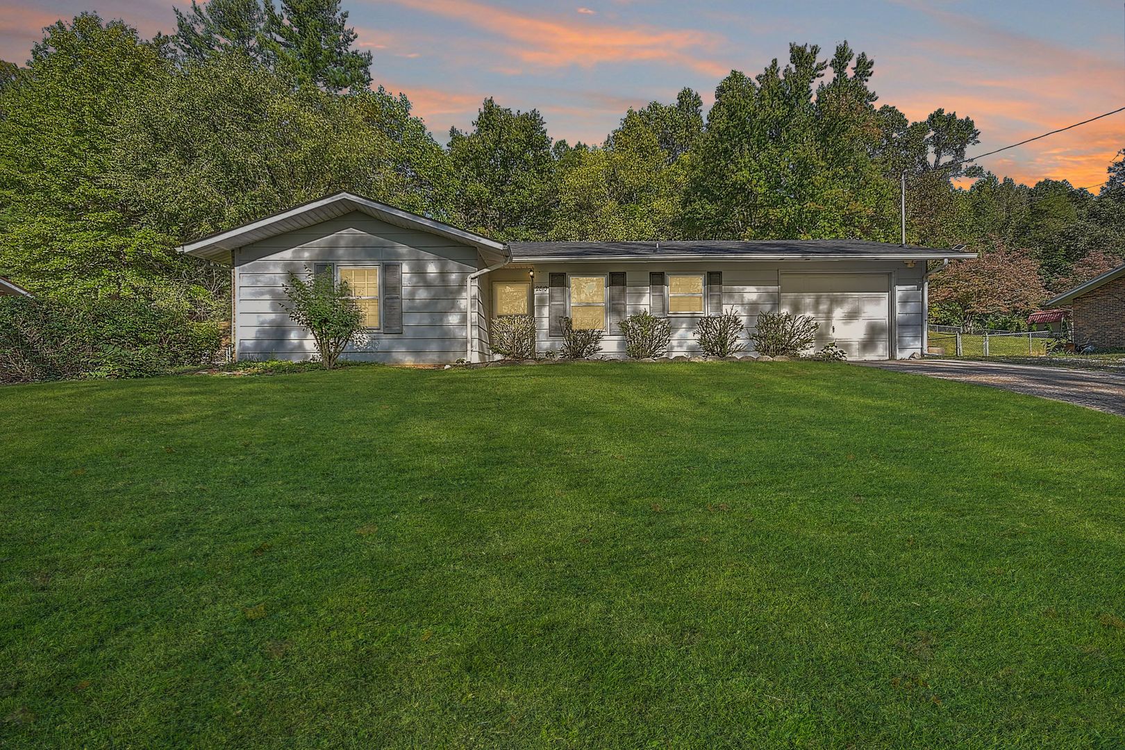 Johnson City House: 2810 Antioch Road