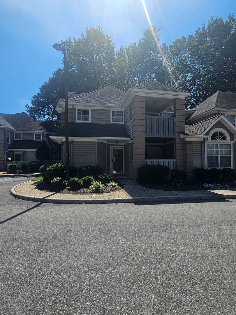 Chesapeake House: 315 Gainsborough Square