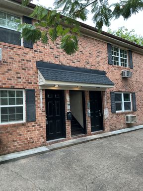 Two bedroom unit. Downstairs,very spacious – photo 1