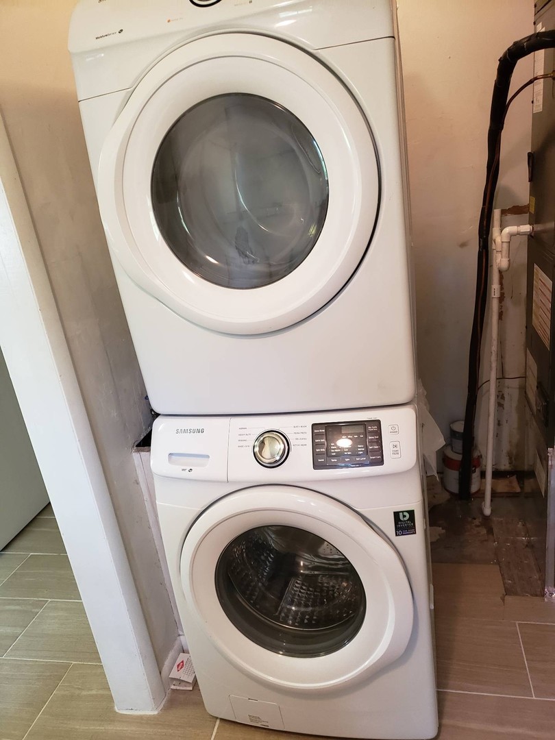 Virginia Beach House: 1433 Lakeside Road