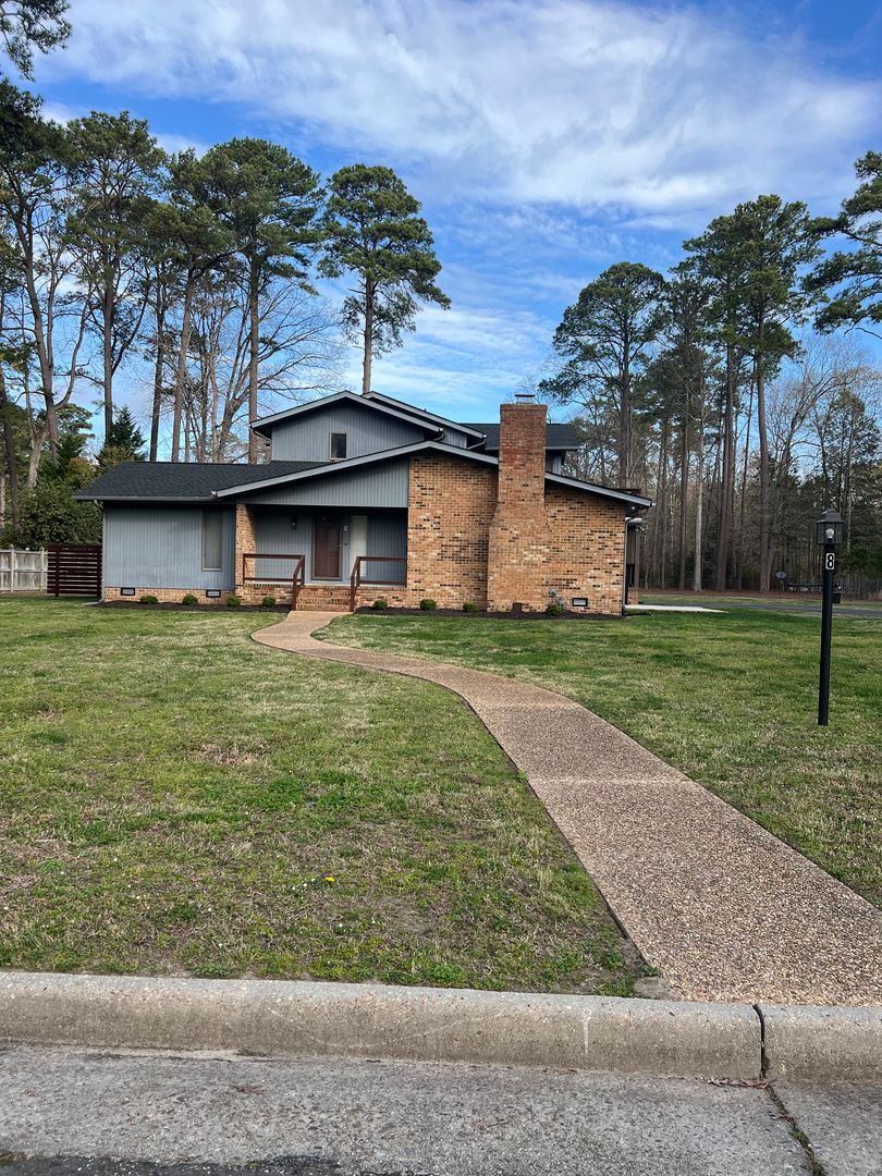 Newport News House: 8 Butler Place