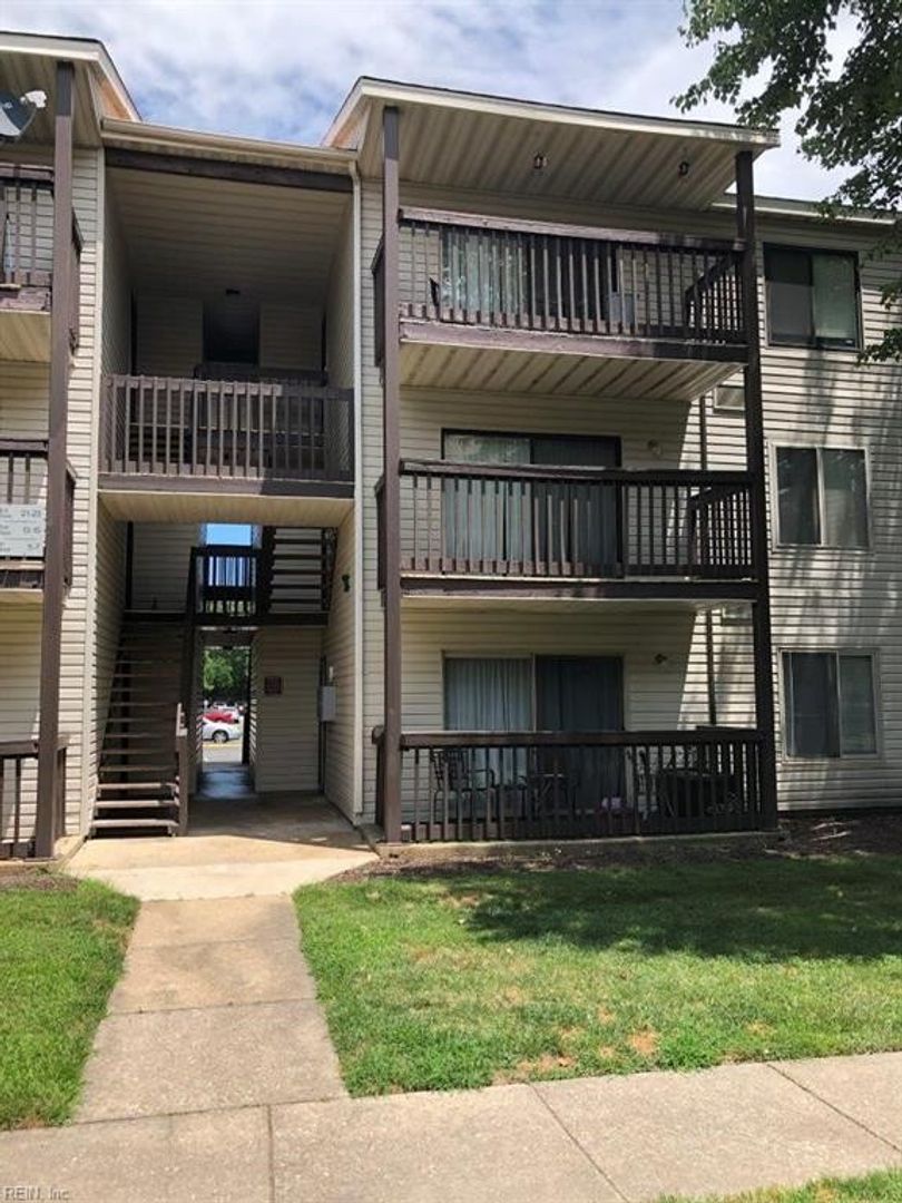 Hampton Condo: 15 Davenport Court