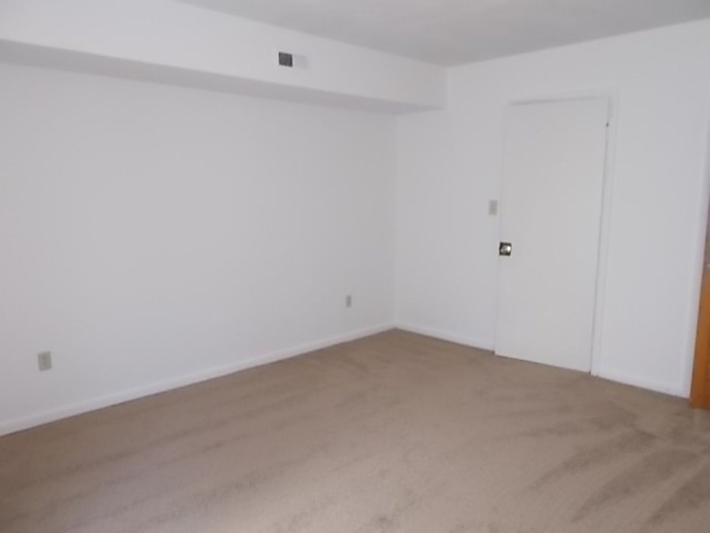 Hampton Apartment: 320 E. Mercury Blvd - 320 E. Mercury Blvd #80