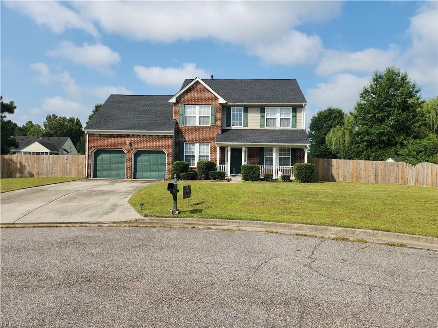 Suffolk House: 202 Red Duck Circle