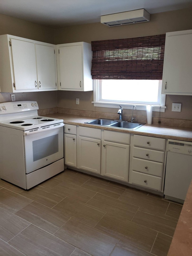 Virginia Beach House: 1433 Lakeside Road