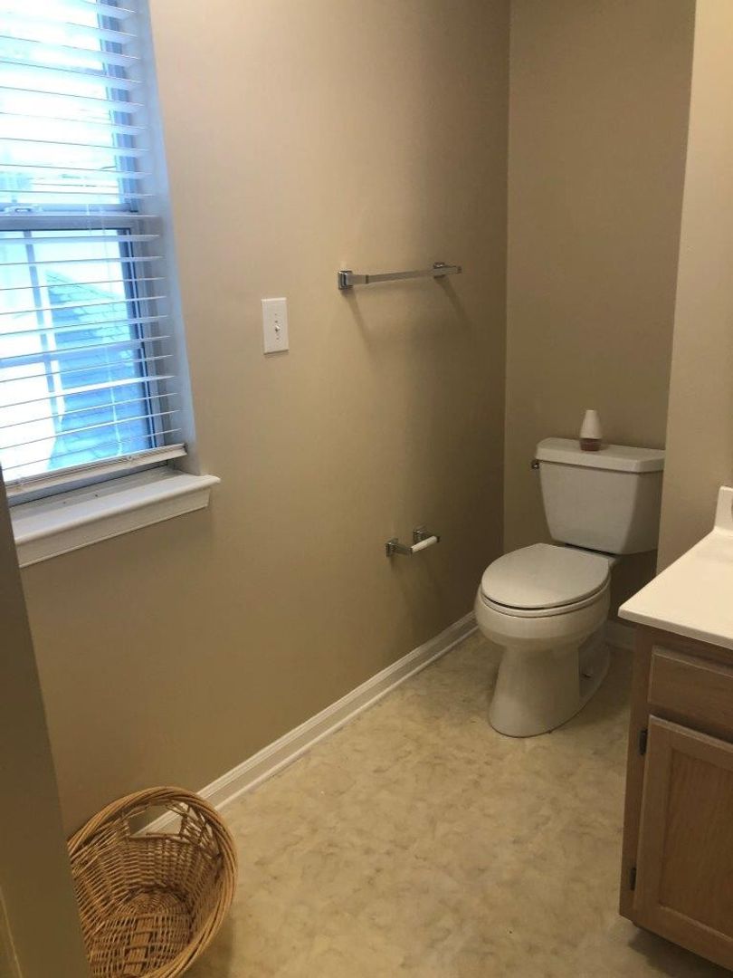 Newport News House: 820 E. Willow Point Place
