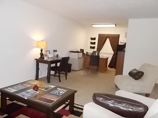 Hampton Apartment: 320 E. Mercury Blvd #79