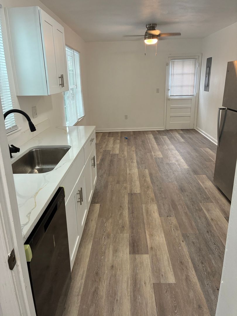 Franklin House: 116 Holland Circle