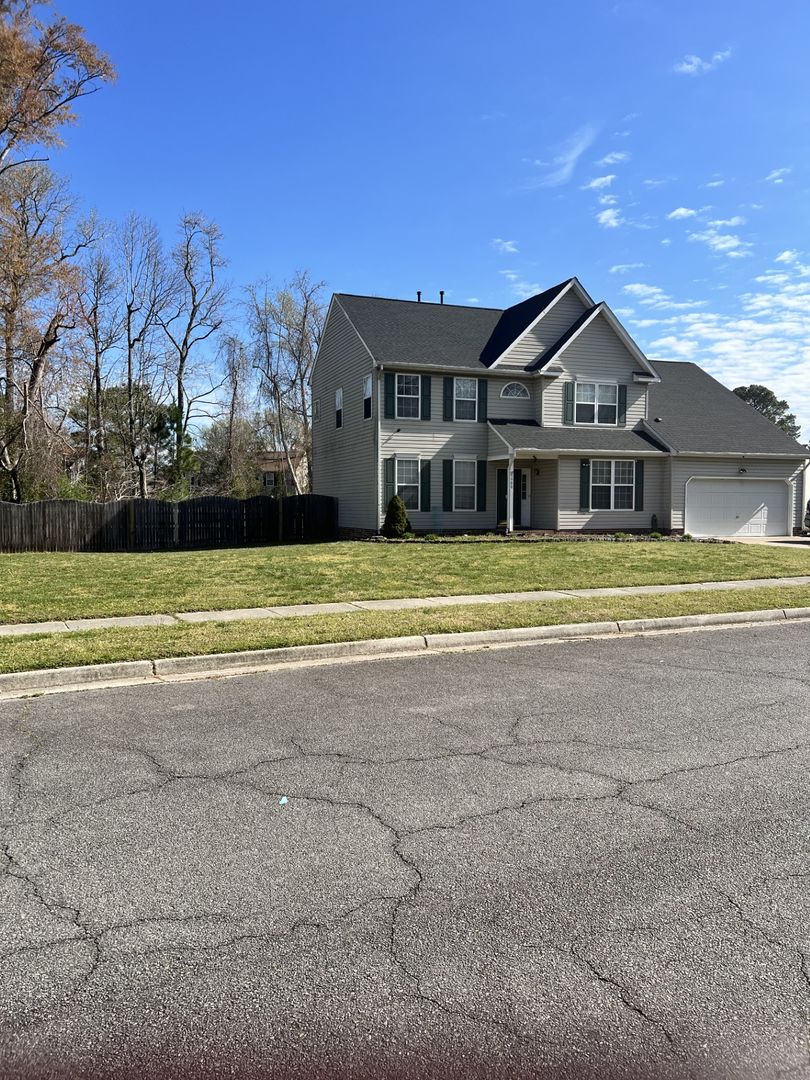 Portsmouth House: 5908 Eagle Point