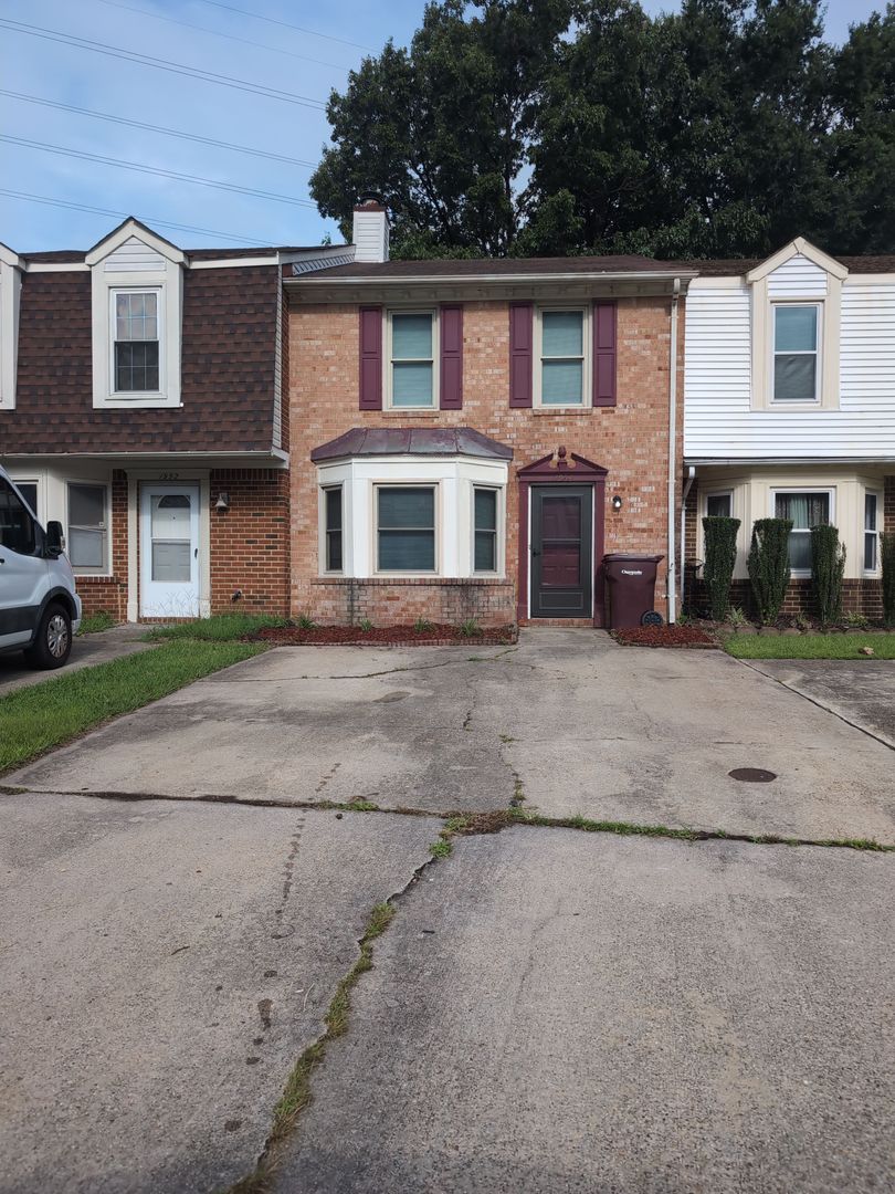 Chesapeake House: 1954 Candlelight Drive