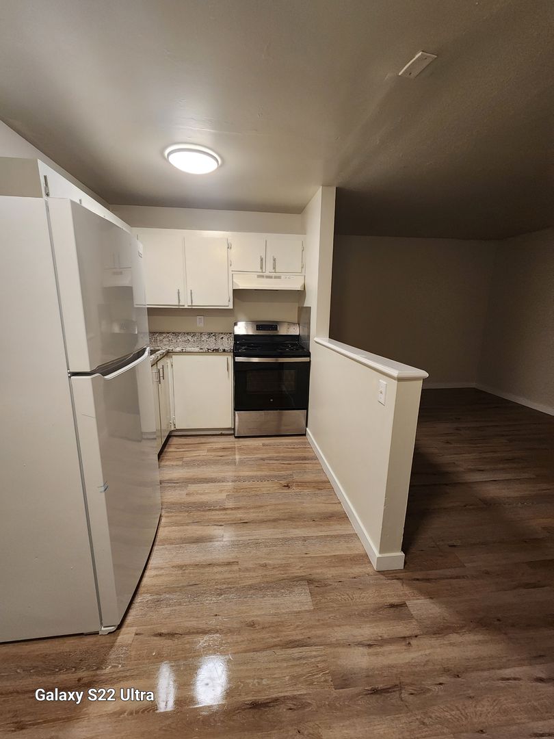 Seattle Apartment: 2620 E Cherry St