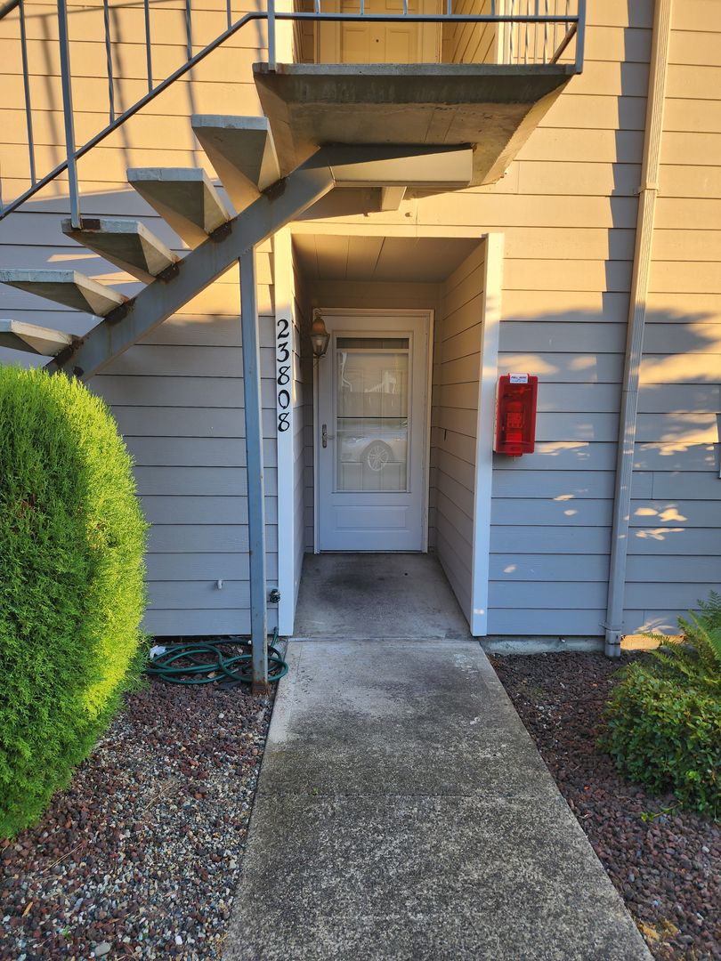 Kent Condo: 23808 102nd Ave SE