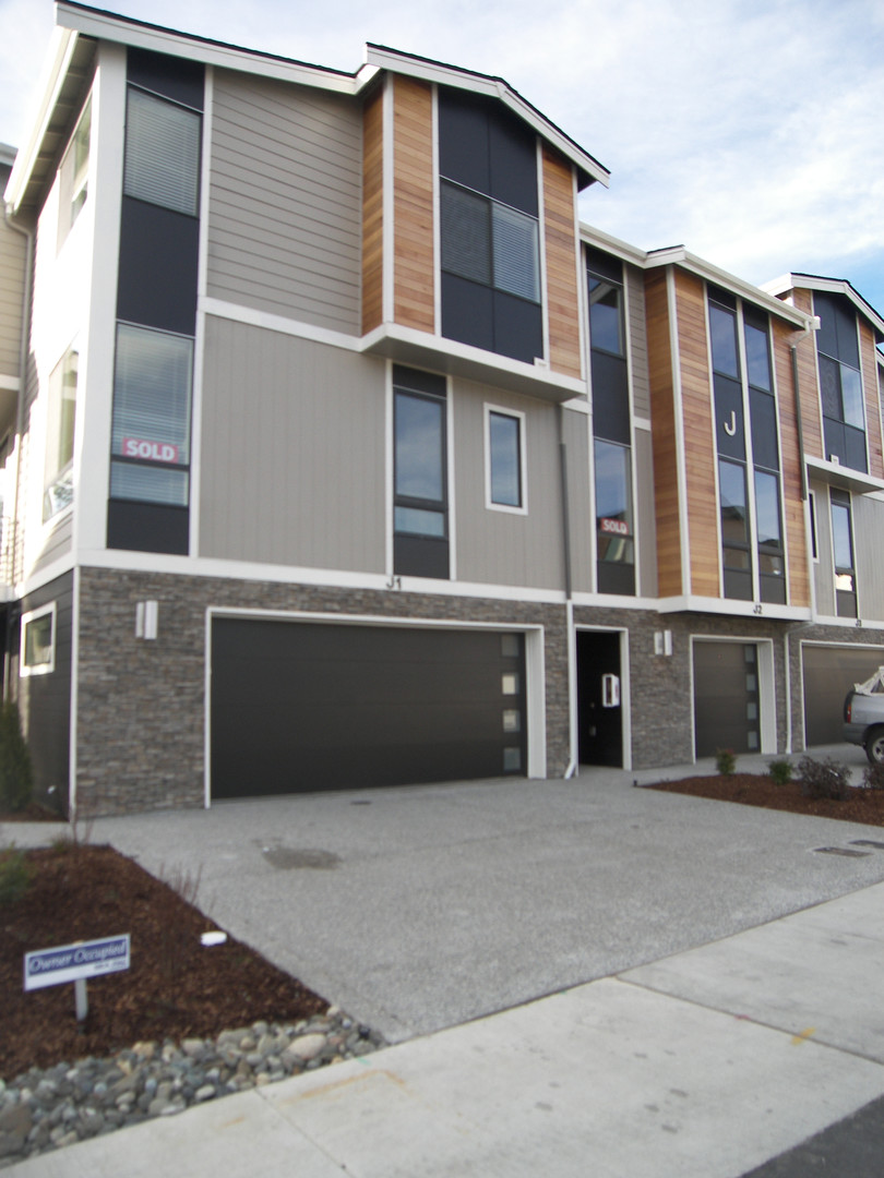 Everett House: 729 112th St SW #C2