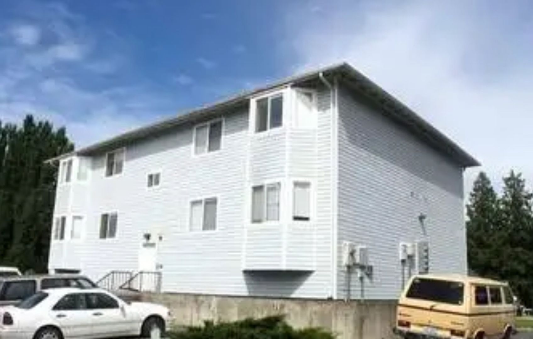 Mount Vernon Apartment: 3400 E College Way