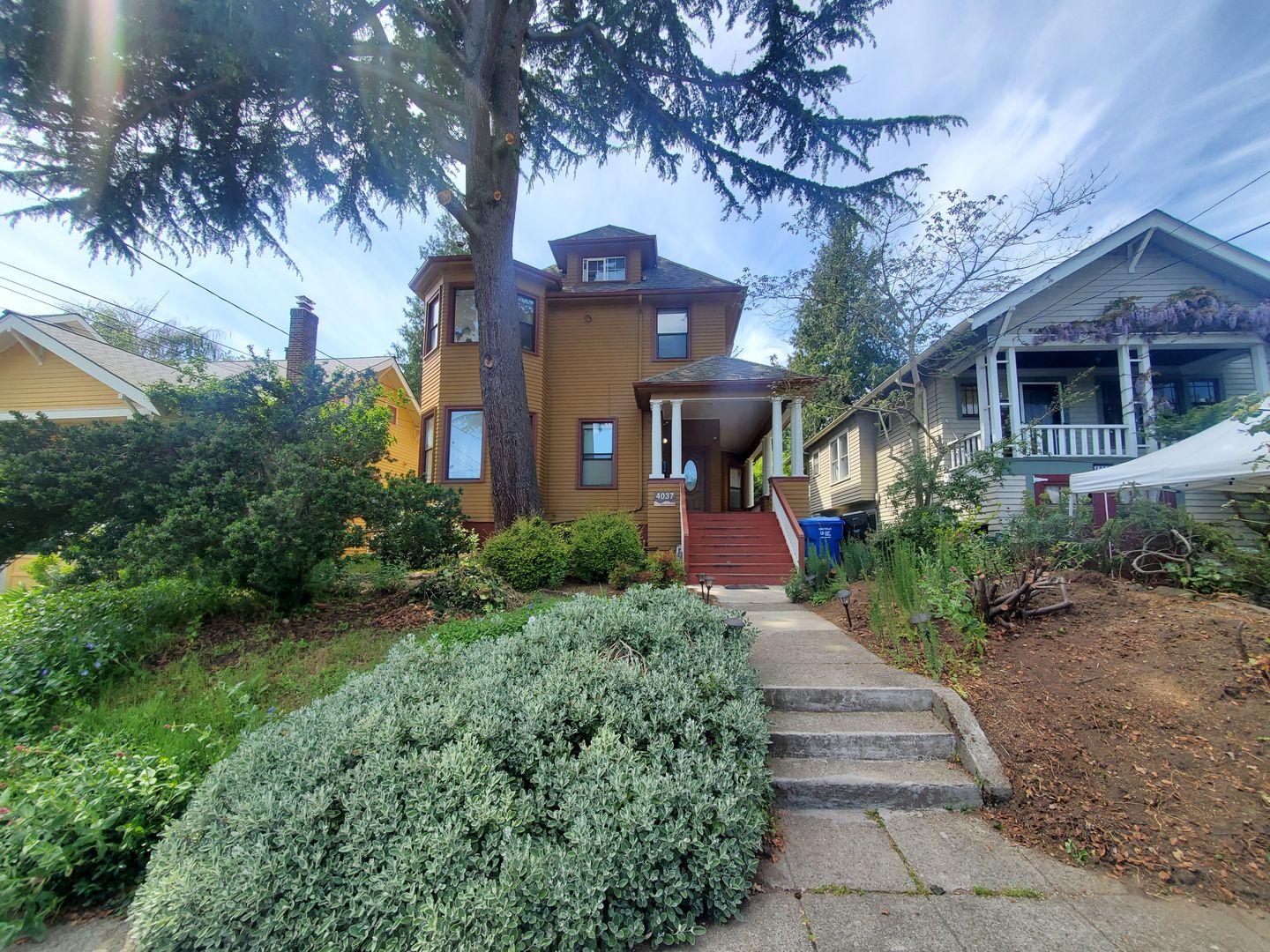 Seattle Apartment: 4037 Woodland Park Ave N