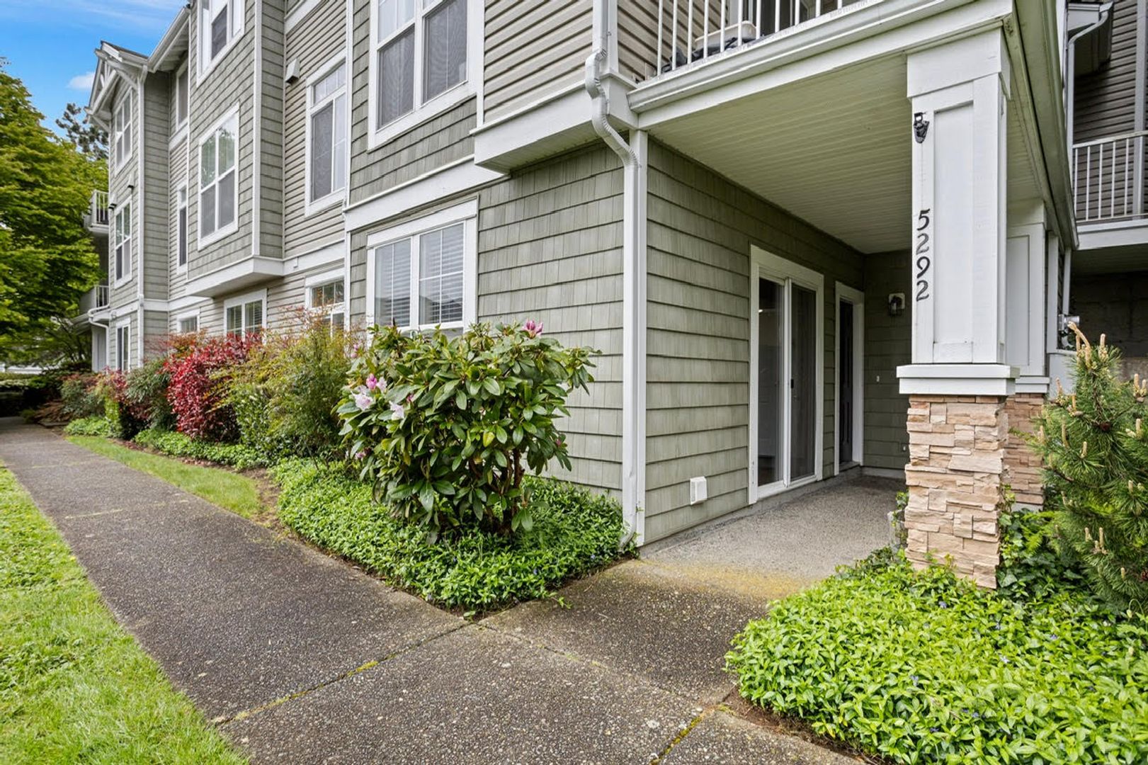Issaquah House: 5292 236th Pl SE #24-1