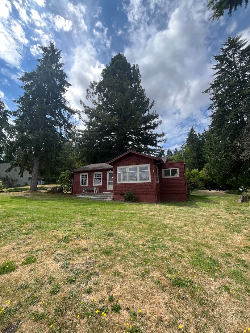 Olympia House: 7620 Andrews Beach Rd NE