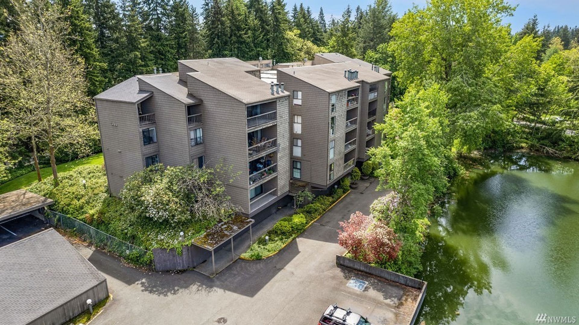 Redmond House: 6858 139th Ave NE #700