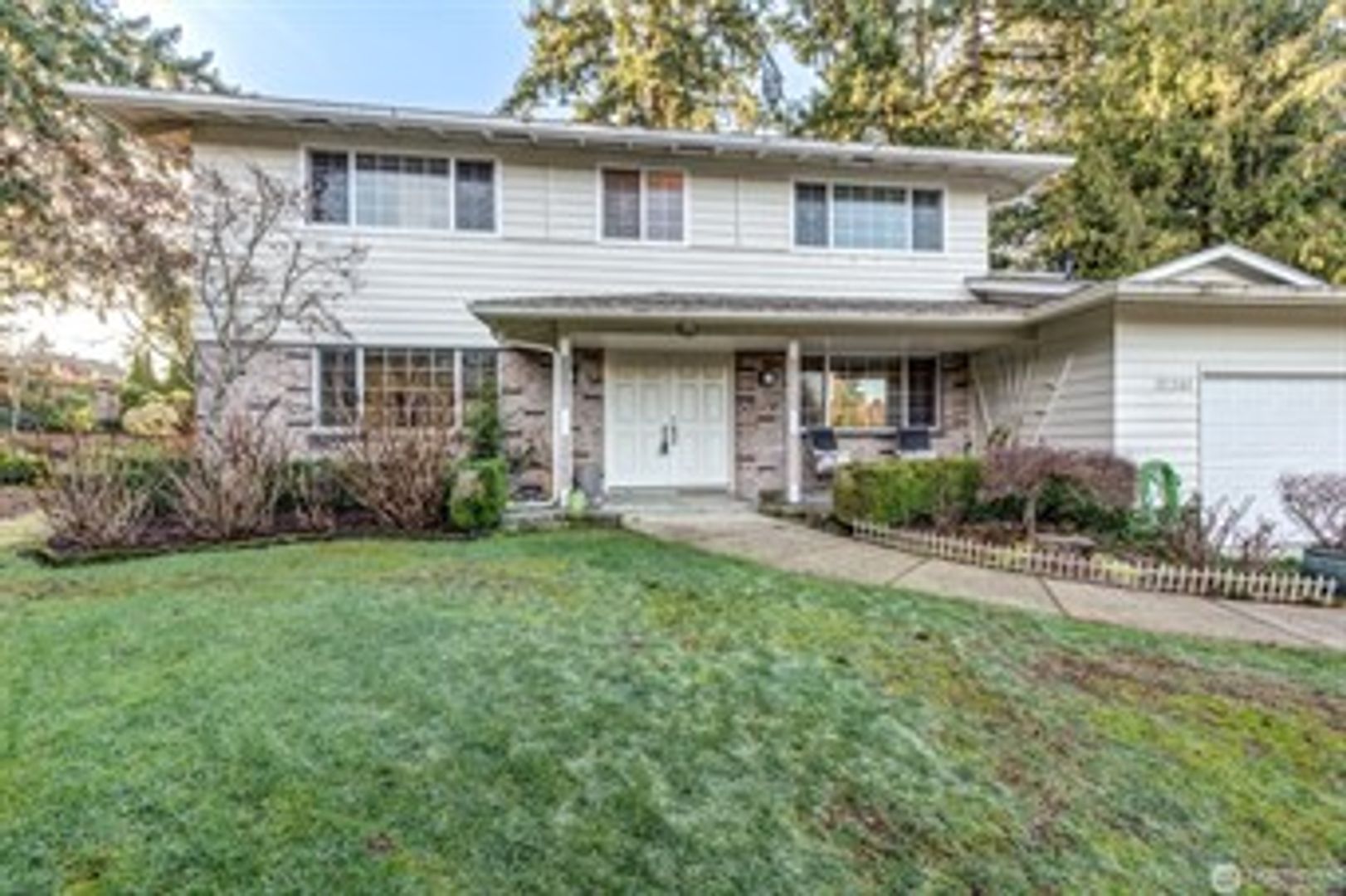 Bellevue House: 12201 SE 65th Pl