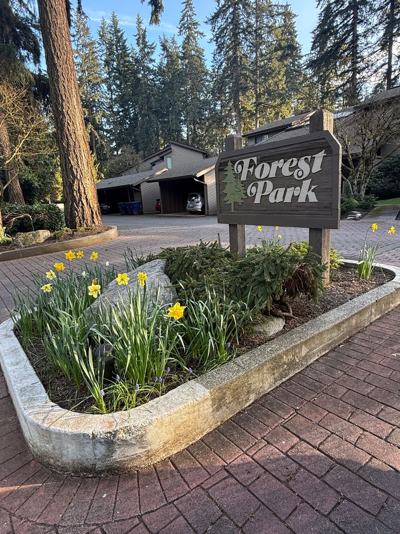 Lake Forest Park Townhome: 19117 Ballinger Way #202