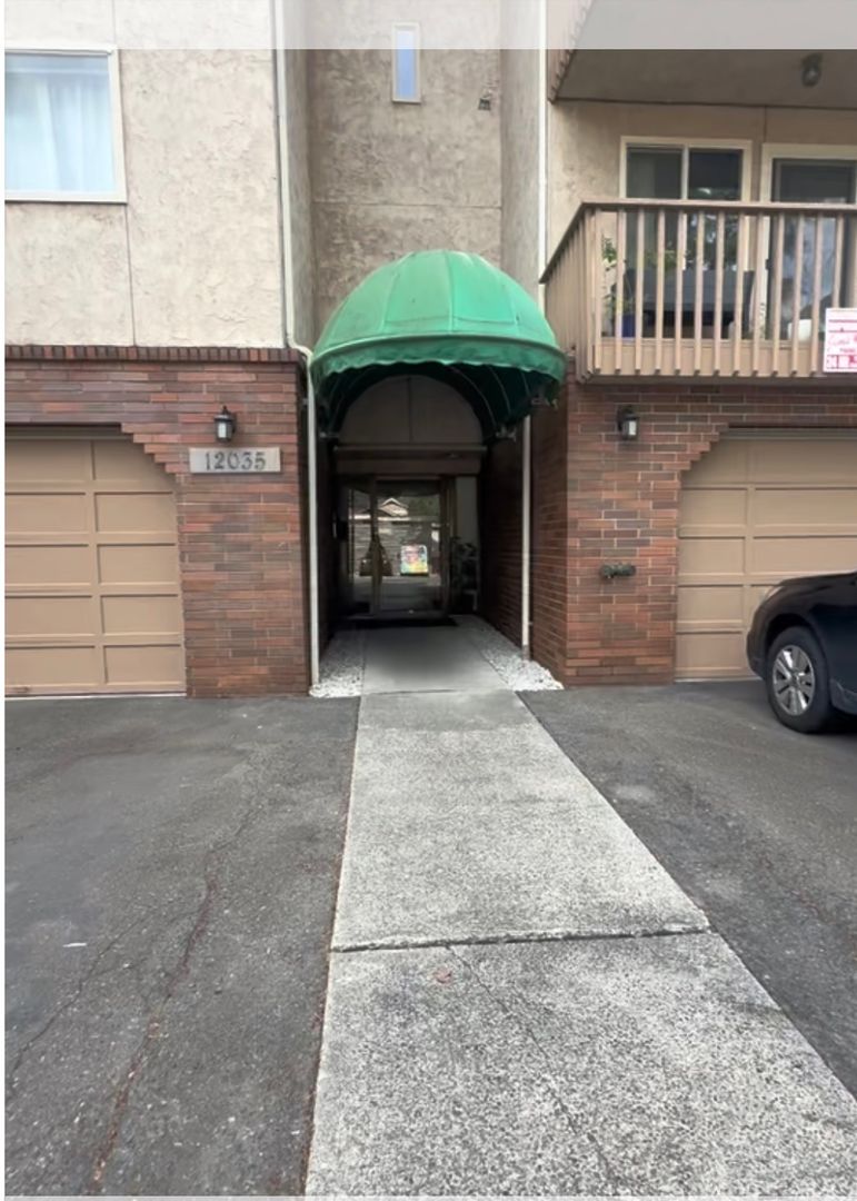 Seattle Condo: 12035 32nd Ave NE #302