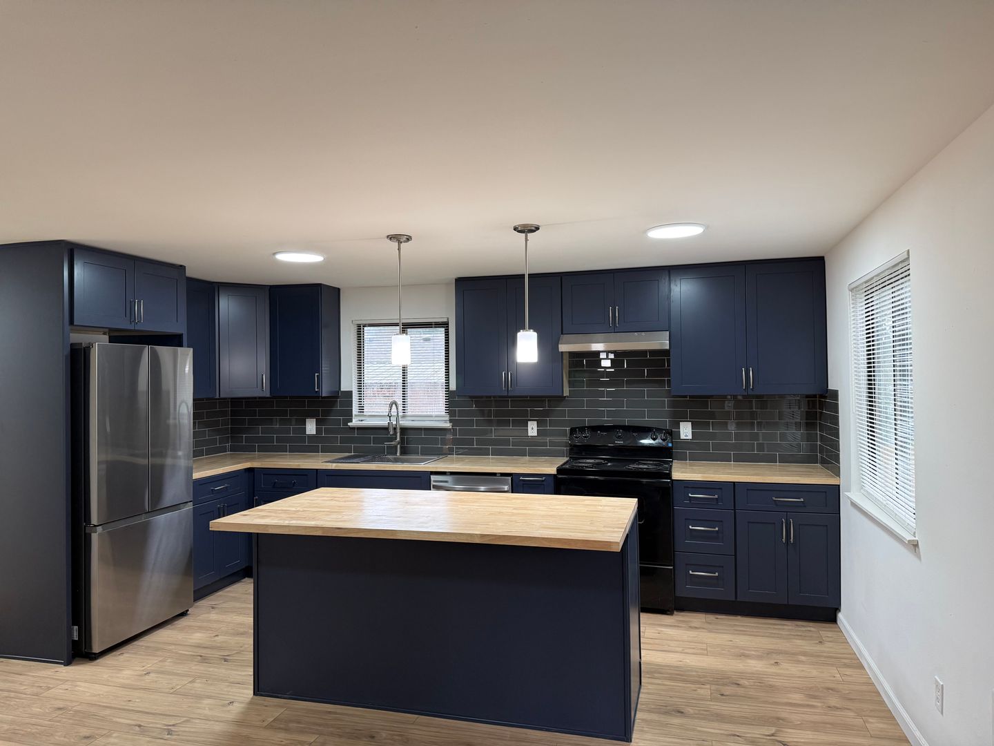 Lynnwood House: 21330 Cypress Way