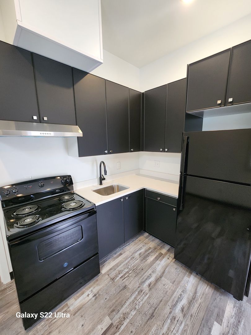 Seattle Apartment: 8333 Dallas Ave