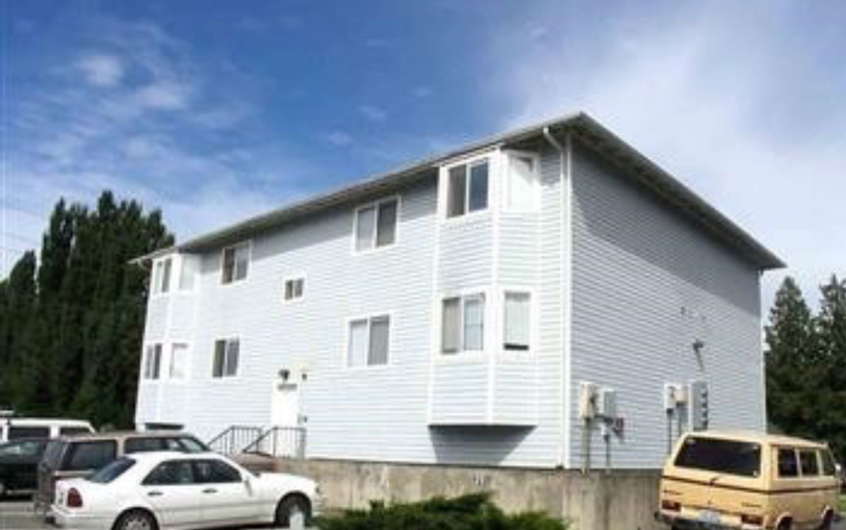 Mount Vernon Apartment: 3400 E College Way