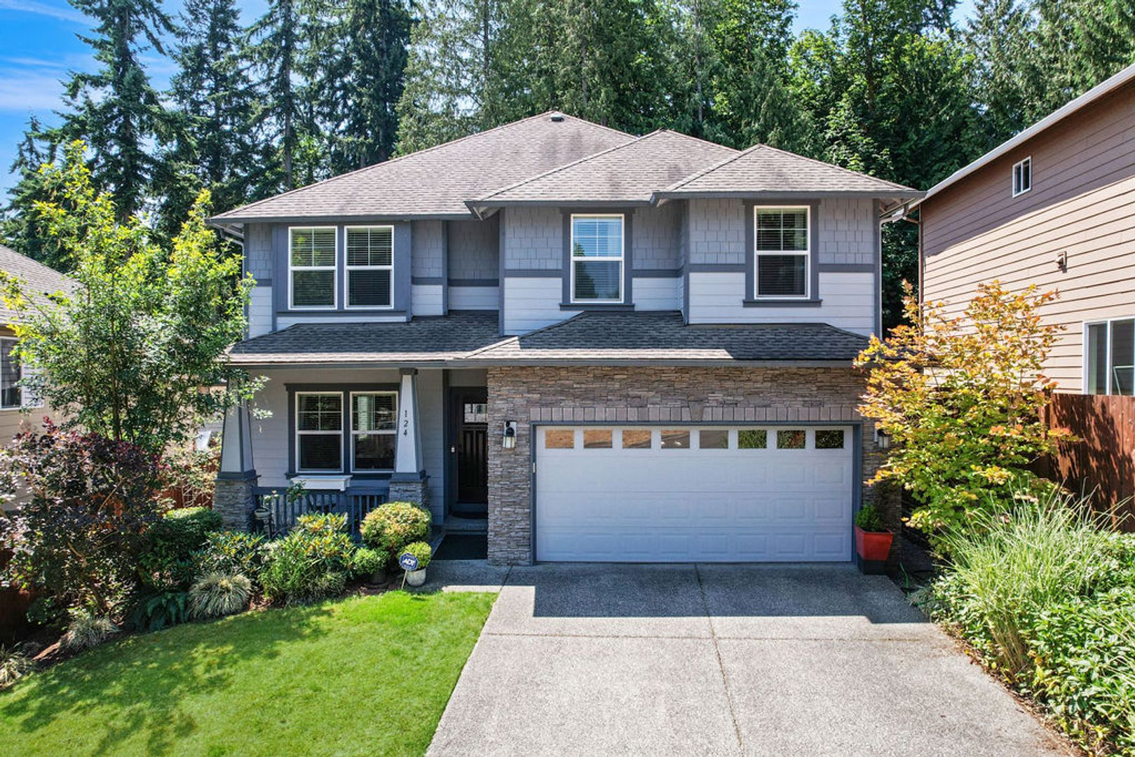 Lynnwood House: 124 147th Pl SE