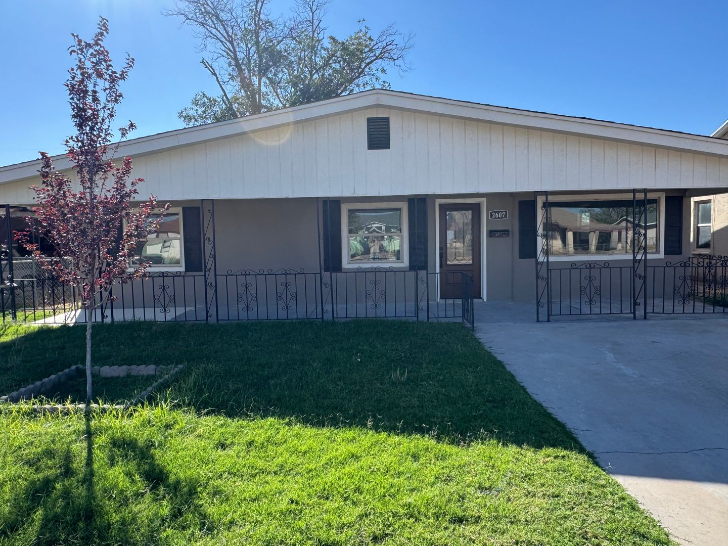 Carlsbad House: 2607 Davis St