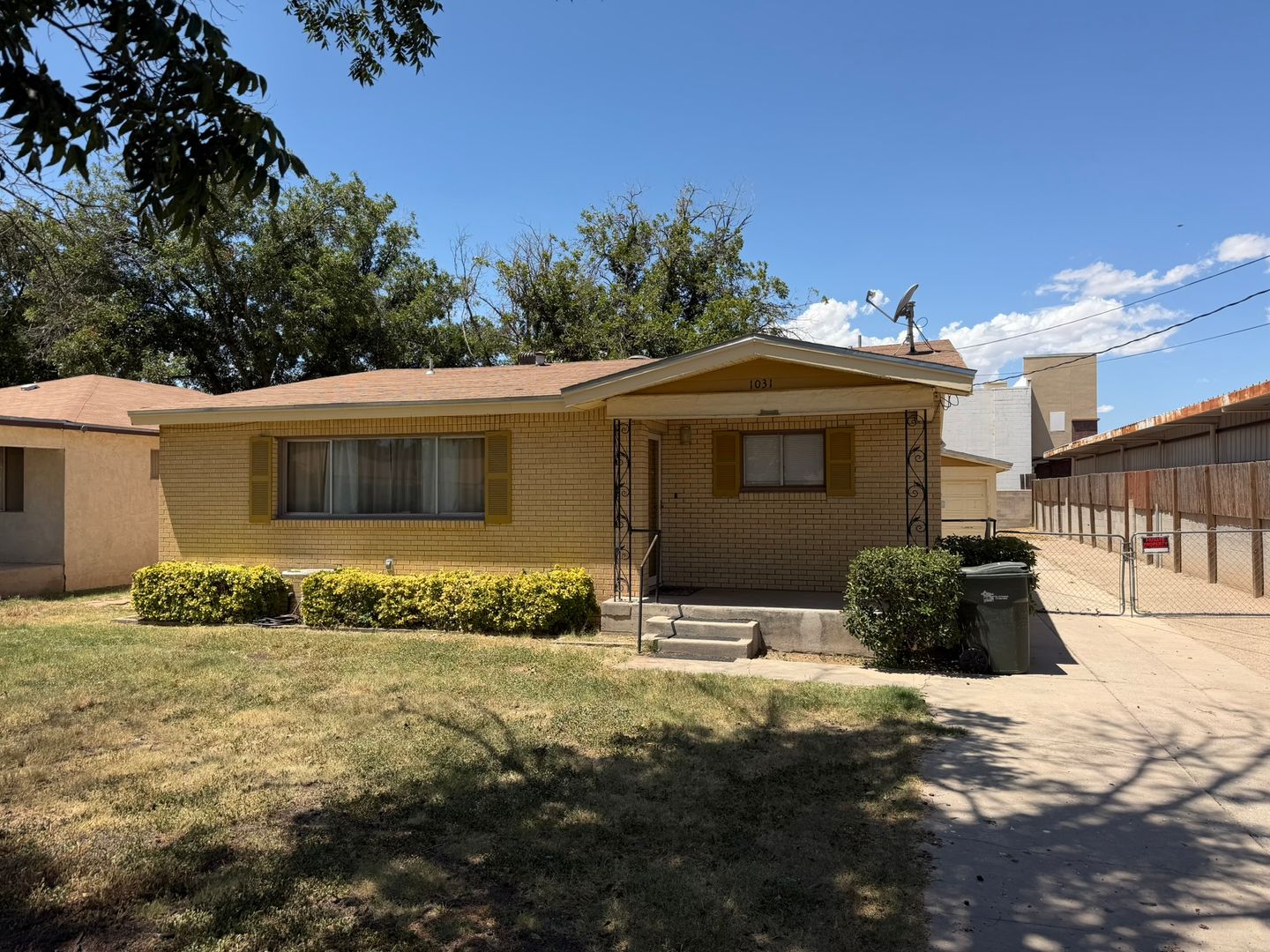 Carlsbad House: 1031 Spring St