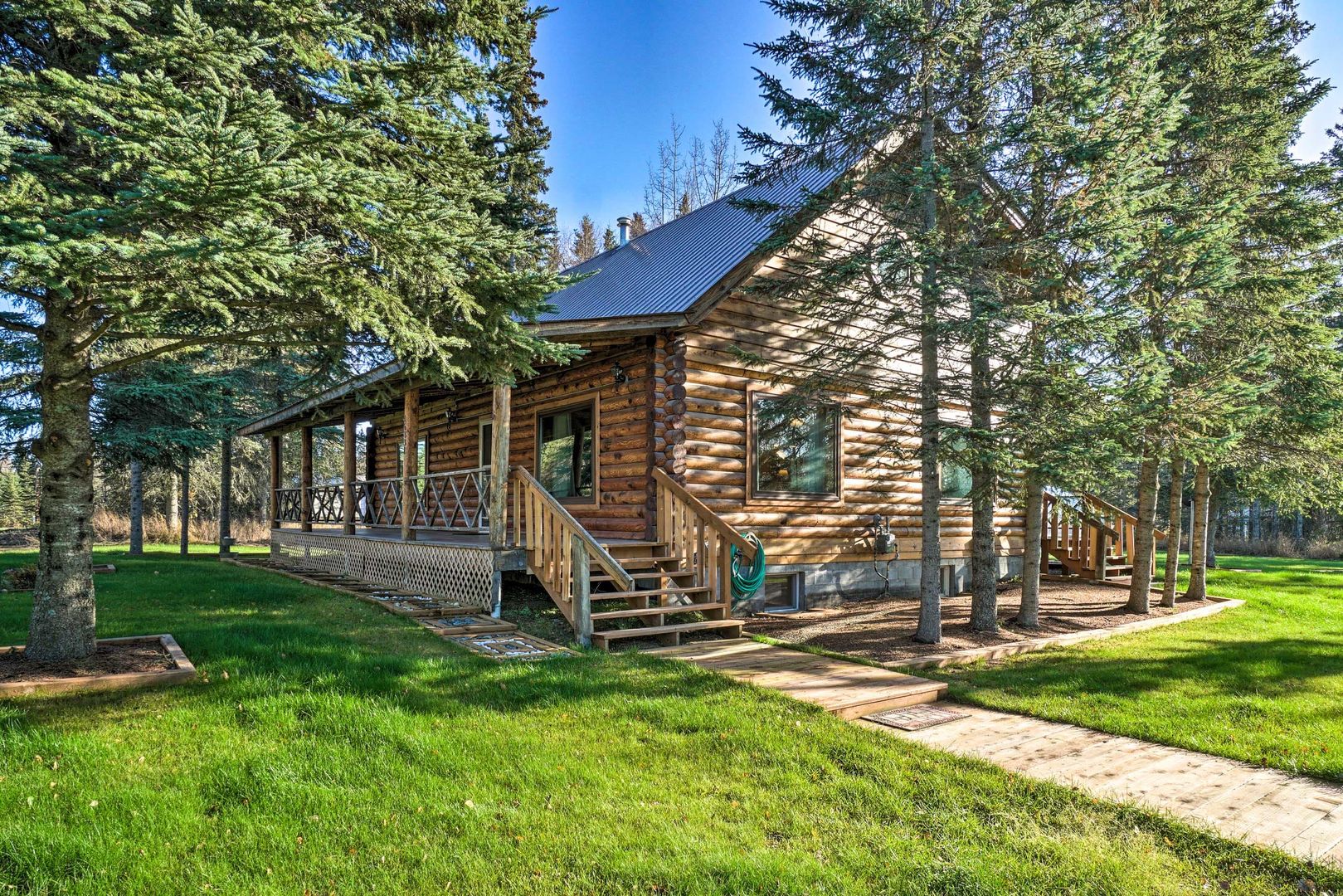 SEASONAL 4bd 2ba log home