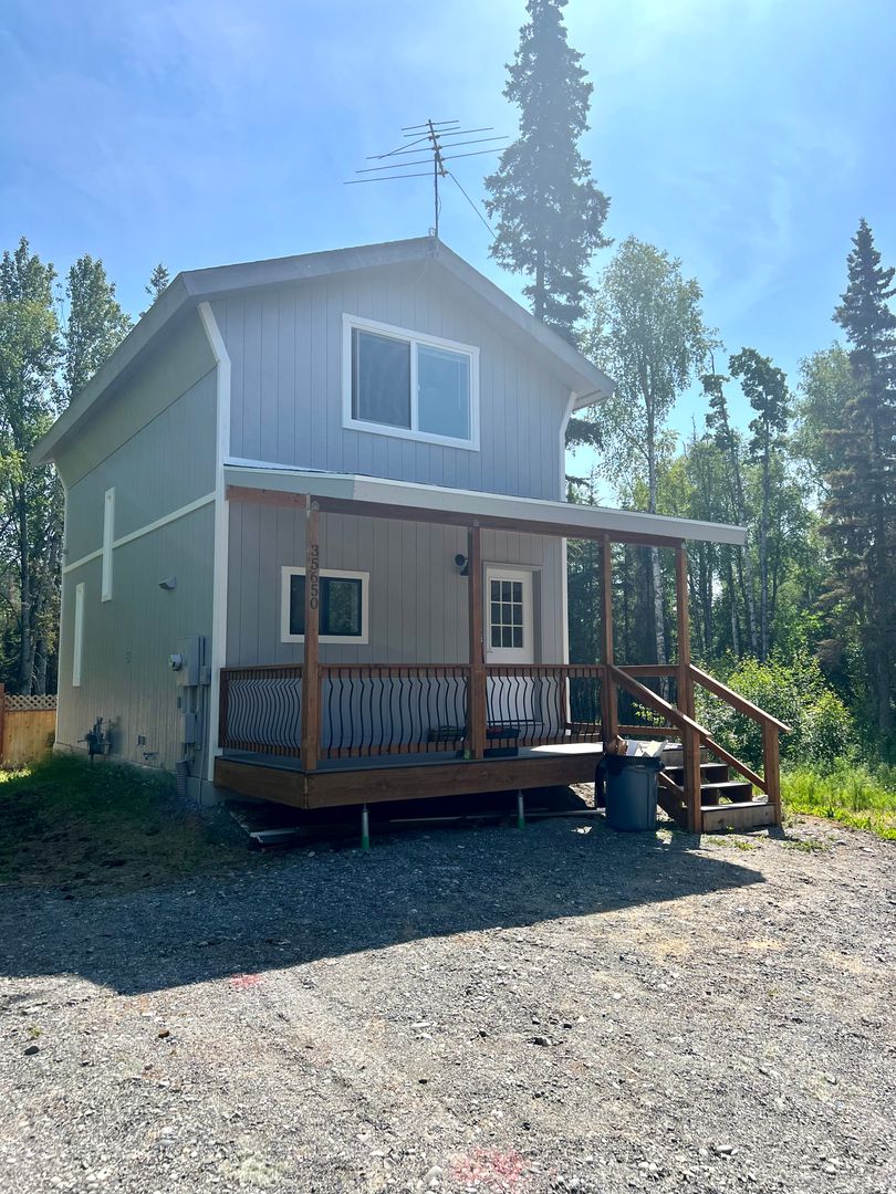 Soldotna House: 35650 Southern Bluff St