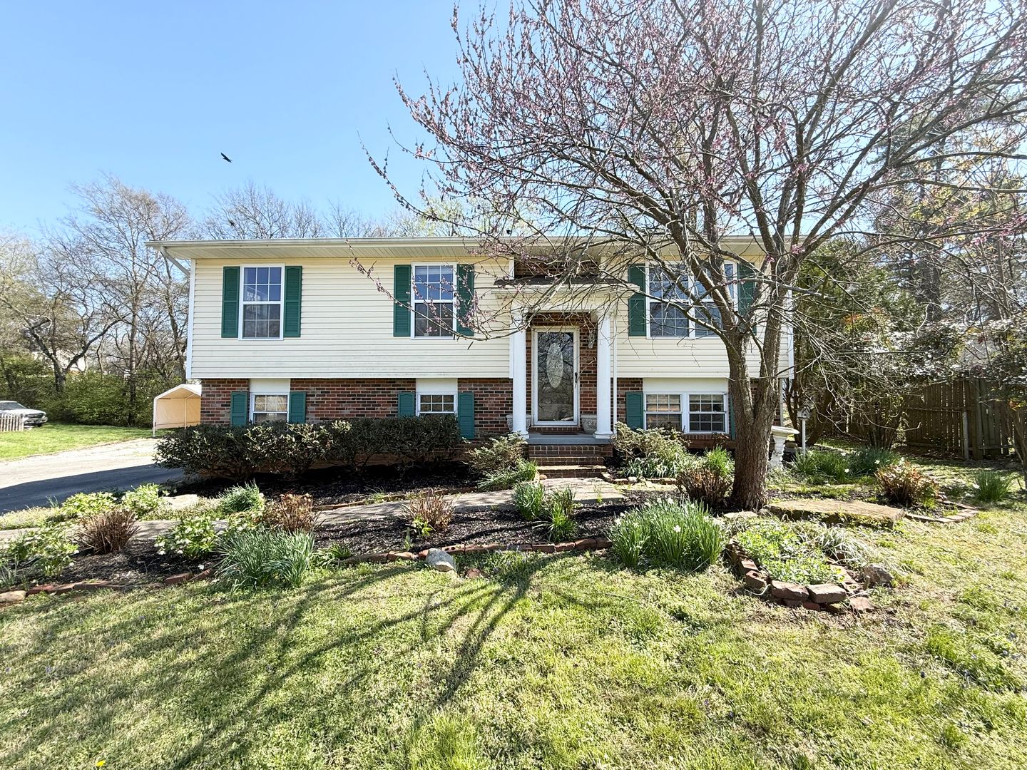 Farragut House: 220 Brampton Road