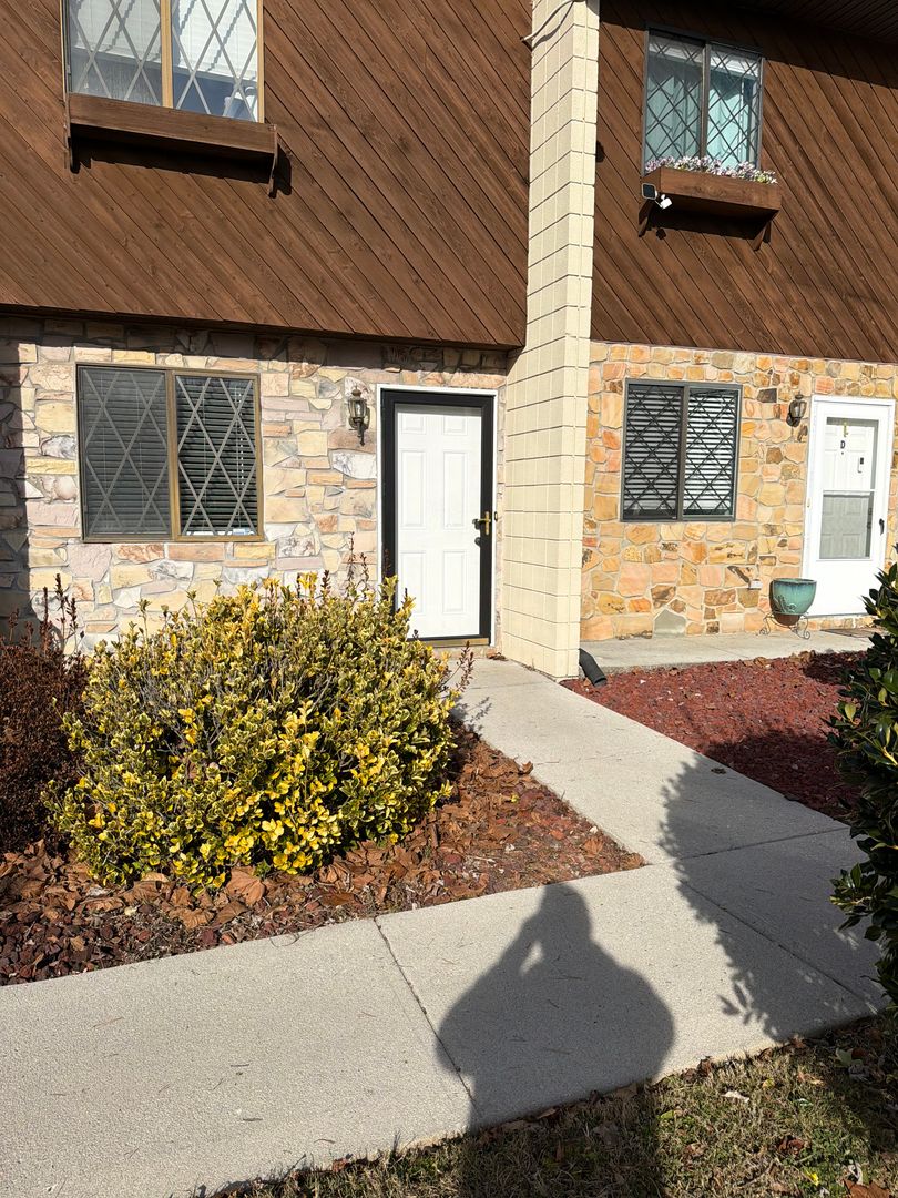 Knoxville House: 2705 Sood Rd