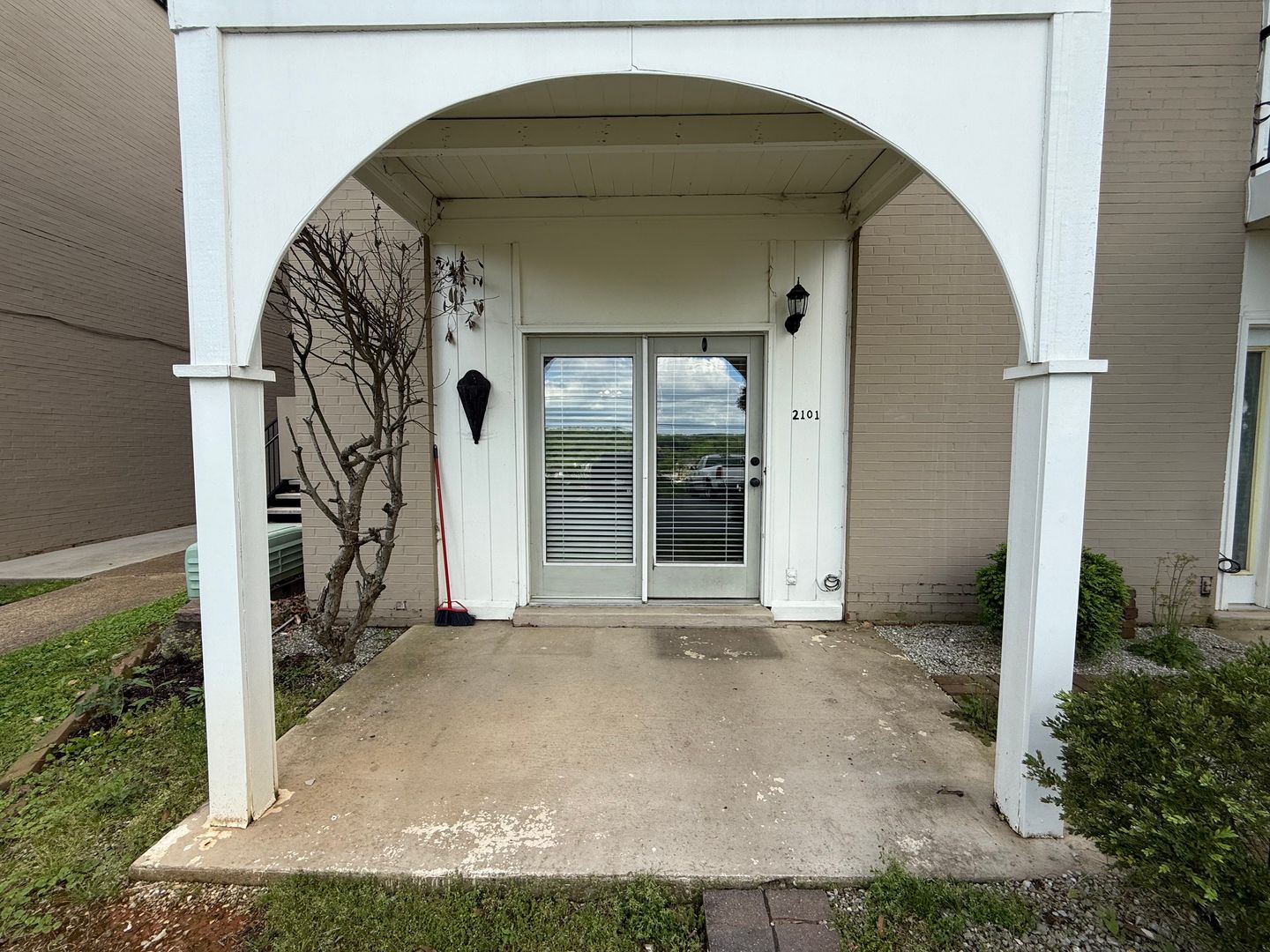 Knoxville House: 5709 Lyons View Pike